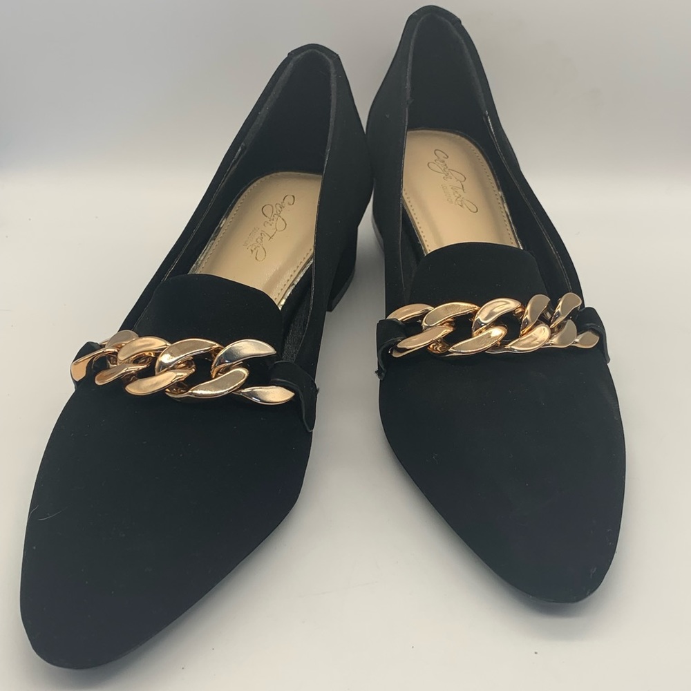 NWOT Carolyn Tucker Black Flats Gold Chain Detail size 6.5